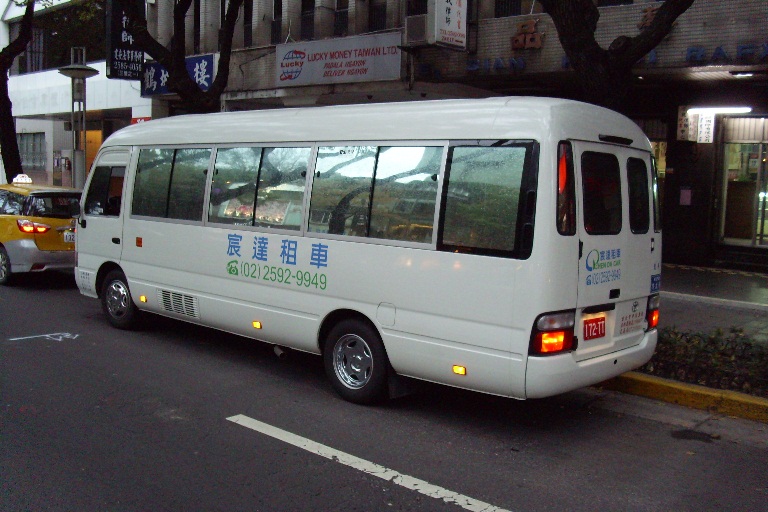 中型巴士(20人座BUS)左後面