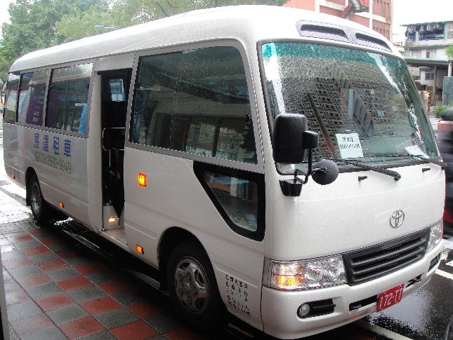 中型巴士(20人座BUS)右前面